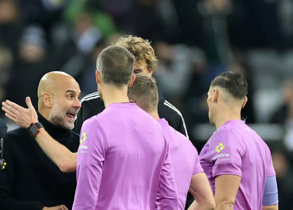Newcastle United v Manchester City Premier League Pep Guardiola Manchester City Manager (left) speaks with match officials at full time during the Premier League match at St. James s Park, Newcastle UK Newspapers OUT Copyright: xFredxPalmerx FIL-22535-0068