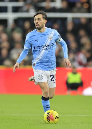 Newcastle United v Manchester City Premier League Bernardo Silva of Manchester City on the ball during the Premier League match at St. James s Park, Newcastle UK Newspapers OUT Copyright: xFredxPalmerx FIL-22535-0081