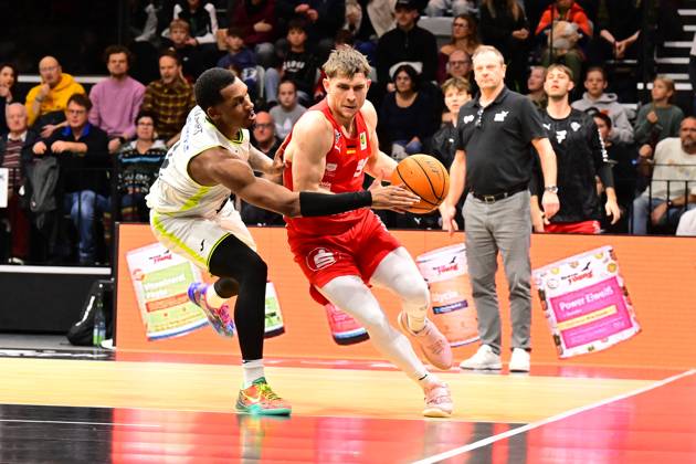 23 11 2025 Basketball Season 2025 2026 2 Bundesliga Pro A 10 Matchday Nuremberg Falcons Basketball Club NBC BBC Bayreuth AlSch xalxscx Rayshawn Mart 3, BBC Bayreuth Vincent John Friederici 30, Nuremberg Falcons BC NBC