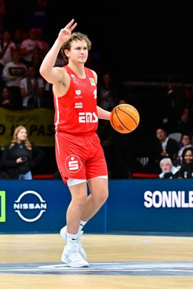 23 11 2025 Basketball Season 2025 2026 2 Bundesliga Pro A 10 Matchday Nuremberg Falcons Basketball Club NBC BBC Bayreuth AlSch xalxscx Carter Whitt 2, Nuremberg Falcons BC NBC indicates gestures directs gives instructions