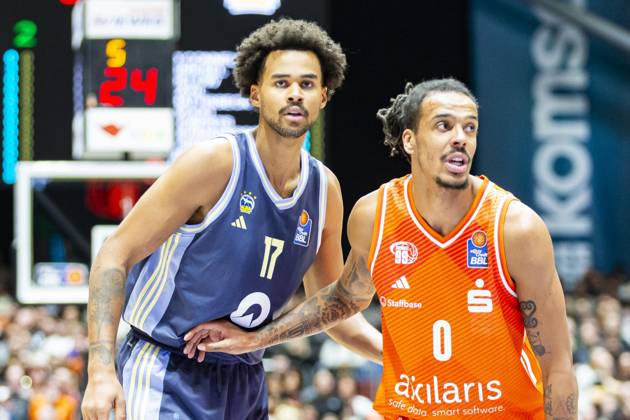 23 11 2025, xomx, Basketball easyCredit BBL Bundesliga, NINERS Chemnitz Alba Berlin v l Kevin Yebo Niners Chemnitz and Norris Agbakoko Alba Berlin Chemnitz