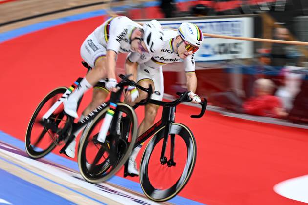 Belgian Fabio Van Den Bossche and Belgian Lindsay De Vylder pictured in action during the last day of the Zesdaagse Vlaanderen-Gent six-day indoor Track cycling, Rad, Radsport, Bahnrad, Bahn event at the indoor cycling arena t Kuipke, Sunday 23 November 2025, in Gent. MAARTENxSTRAETEMANS x143689458x