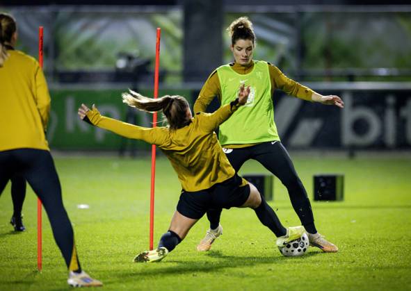 ZEIST - Dominique Janssen during a training session. The Dutch team is preparing for the friendly against Portugal. ANP ROBIN VAN LONKHUIJSEN xVIxANPxSportx xxANPxIVx 542978267 originalFilename: 542978267