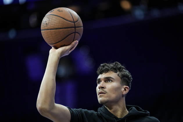 Philadelphia 76ers v Orlando Magic PHILADELPHIA, UNITED STATES - NOVEMBER 25: Tristan da Silva of Orlando Magic warms up ahead of the 2025-26 Emirates NBA, Basketball Herren, USA Cup game between the Orlando Magic and Philadelphia 76ers at Xfinity Mobile Arena on November 25, 2025 in Philadelphia, United States. Wolfgang Schwan Anadolu Philadelphia United States. Editorial use only. Please get in touch for any other usage.  Copyright: x2025xAnadoluxWolfgangxSchwanx