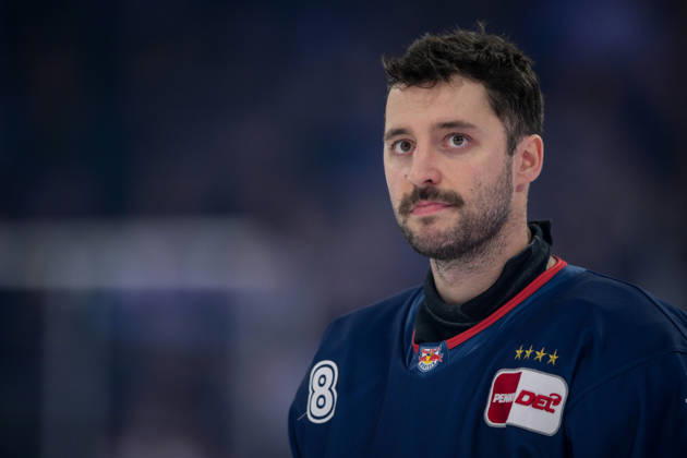Ice Hockey, DEL, 20251125, EHC Red Bull München Straubing Tigers In the picture Tobias RIEDER Munich, 8 Starting Six Munich SAP Garden Bayern Germany Copyright: Passion2Press MarkusxFischerx