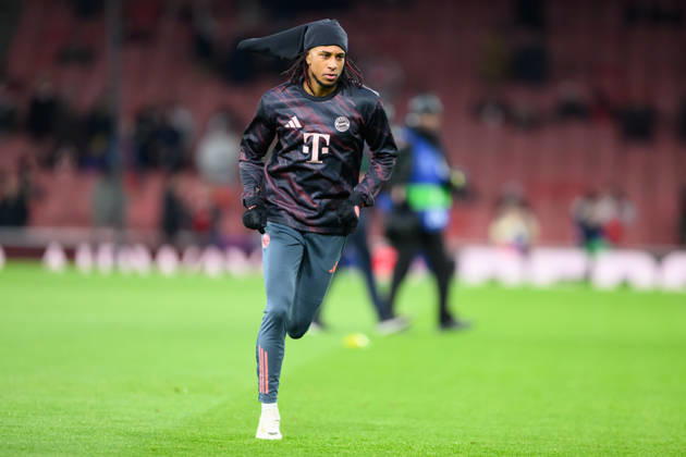 Arsenal v Bayern Munich Champions League 26 11 2025. Bayern Munich forward Michael Olise (17) warming up prior to the Champions League match between Arsenal and Bayern Munich at the Emirates Stadium, London, England on 26 November 2025. London Emirates Stadium Greater London England Editorial use only , Copyright: xSimonxTraylenx PSI-23273-0006