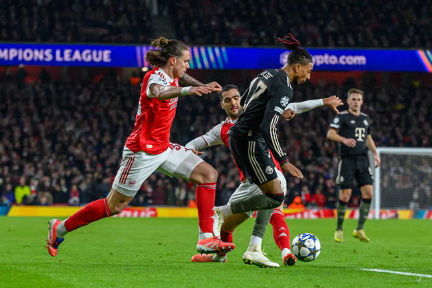 Arsenal v Bayern Munich Champions League 26 11 2025. Bayern Munich forward Michael Olise (17) under pressure from Arsenal midfielder Mikel Merino (23) and Arsenal defender Riccardo Calafiori (33) during the Champions League match between Arsenal and Bayern Munich at the Emirates Stadium, London, England on 26 November 2025. London Emirates Stadium Greater London England Editorial use only , Copyright: xSimonxTraylenx PSI-23273-0089