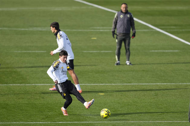 November 29, 2025, Valdebebas, Madrid, Spain: Fran Garcia during the training day of Real Madrid ahead the Spanish League, LaLiga EA Sports, football match against Girona FC at Ciudad Deportiva Real Madrid on November 29, 2025, in Valdebebas, Madrid, Spain. Valdebebas Spain - ZUMAa181 20251129_zaa_a181_016 Copyright: xOscarxJ.xBarrosox