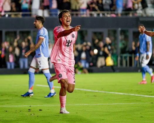 FT. LAUDERDALE, FL - NOVEMBER 29: Inter Miami midfielder Telasco Segovia (8) celebrates his goal in the second half during the MLS, Fussball Herren, USA Eastern Conference finals match between Inter Miami CF and New York City FC at Chase Stadium on November 29, 2025 in Fort Lauderdale, Florida. (Photo by Chris Arjoon Icon Sportswire) SOCCER: NOV 29 MLS Cup Playoffs Inter Miami CF vs NYC FC EDITORIAL USE ONLY Icon25112900122