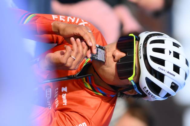 Dutch Ceylin Del Carmen Alvarado pictured before the women s race at the Cyclocross World Cup cyclocross event in Flamanville, France, Sunday 30 November 2025, the 2nd stage (out of 12) in the World Cup of the 2025-2026 season. DAVIDxPINTENS x145371686x