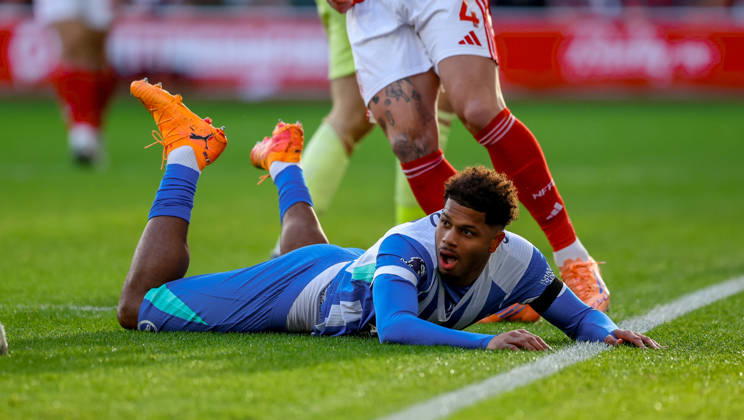 Nottingham Forest v Brighton and Hove Albion Premier League 30 11 2025. Brighton & Hove Albion forward Georginio Rutter (10) misses during the Premier League match between Nottingham Forest and Brighton and Hove Albion at the City Ground, Nottingham, England on 30 November 2025. Editorial use only DataCo restrictions apply See www.football-dataco.com , Copyright: xSimonxDaviesx PSI-23311-0007