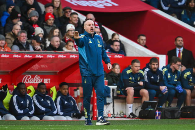 Nottingham, England, 30th November 2025. Sean Dyche, Nottingham Forest head coach gives his team instructions during the Nottingham Forest vs Brighton and Hove Albion Premier League match at the City Ground, Nottingham. Picture credit should read: Craig Thomas Sportimage EDITORIAL USE ONLY. No use with unauthorised audio, video, data, fixture lists, club league logos or live services. Online in-match use limited to 120 images, no video emulation. No use in betting, games or single club league player publications. SPI_031_CT_Nottingham_Forest_vs_Brighton_and_Hove_Albion SPI-4337-0042