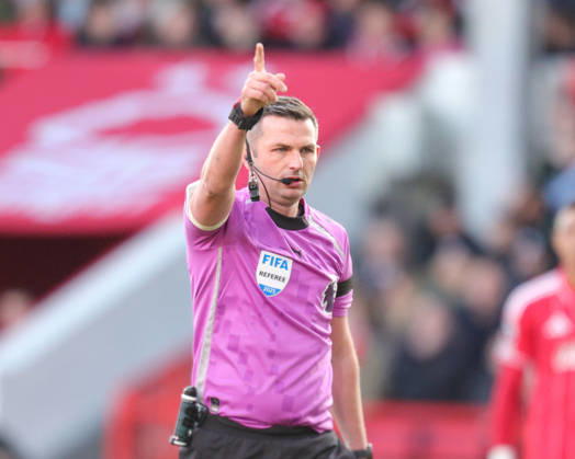 Premier League Nottingham Forest v Brighton and Hove Albion referee Michael Oliver during the Premier League match Nottingham Forest vs Brighton and Hove Albion at City Ground, Nottingham, United Kingdom, 30th November 2025 (Photo by Richard Bierton News Images) Nottingham City Ground Nottinghamshire United Kingdom Copyright: xRichardxBierton NewsxImagesx