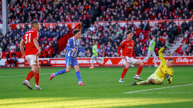 Nottingham Forest v Brighton and Hove Albion Premier League 30 11 2025. Brighton & Hove Albion defender Maxim De Cuyper (29) scores a goal to make the score 0-1 during the Premier League match between Nottingham Forest and Brighton and Hove Albion at the City Ground, Nottingham, England on 30 November 2025. Editorial use only DataCo restrictions apply See www.football-dataco.com , Copyright: xSimonxDaviesx PSI-23311-0014