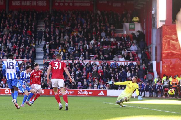 Nottingham Forest v Brighton & Hove Albion - Premier League Maxim De Cuyper of Brighton and Hove Albion scores 1st goal during the Premier League match between Nottingham Forest and Brighton & Hove Albion at City Ground on November 30, 2025 in Nottingham, England. Nottingham City Ground England United Kingdom Copyright: xEdxSykes Sportsphoto APLx 14143309