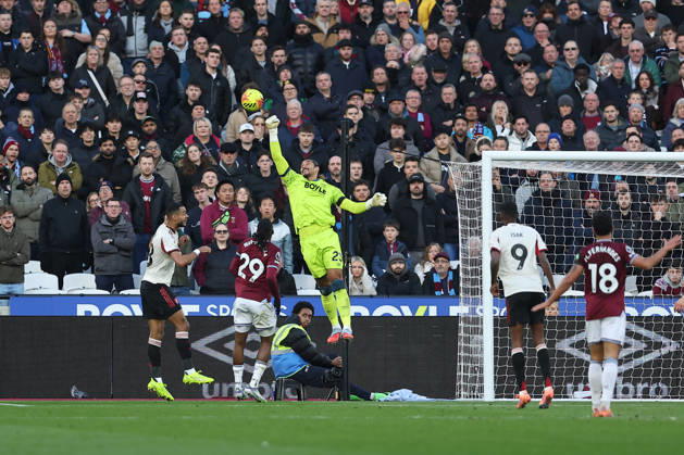 30th November 2025; London Stadium, London, England; Premier League Football, West Ham United versus Liverpool; goalkeeper Alphonse Areola of West Ham United punches clear  KatiexChan