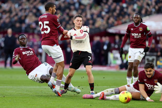 West Ham United gegen Liverpool 30. November 2025 London Premier League Fußball West Ham United gegen Liverpool FC Florian Richard Wirtz von Liverpool schießt Foto  Copyright: xMarkxLeechxOffside