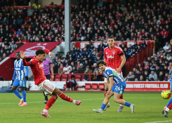 Premier League Nottingham Forest v Brighton and Hove Albion Morgan Gibbs-White of Nottingham Forest shoots on goal during the Premier League match Nottingham Forest vs Brighton and Hove Albion at City Ground, Nottingham, United Kingdom, 30th November 2025 (Photo by Richard Bierton News Images) Nottingham City Ground Nottinghamshire United Kingdom Copyright: xRichardxBierton NewsxImagesx