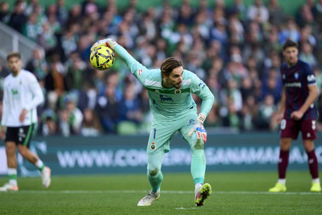 Real Racing Club de Santander vs SD Eibar - LaLiga Hypermotion - 30 11 2025 Jokin Ezkieta of Real Racing Club de Santander during the LaLiga Hypermotion match between Real Racing Club de Santander and SD Eibar at Campos de de El Sardinero on November 30, 2025 in Santander, Spain. Santander Spain Copyright: xUnaixZabaleta PGSxPhotoxAgencyx