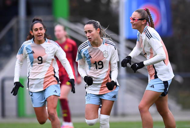 Soccer European Championship Qualification U19 Juniors Germany Spain on 02 12 2025 at the Sportschule Wedau in Duisburg Goal celebration to 0 3 by Alba Cerrato Spain , center Celia Segura Spain , left Noa Jimenez Spain , right DFB regulations prohibit any use of photographs as image sequences and or quasi video Nordrhein Westfalen Germany