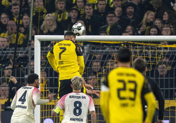 Header, header Jobe BELLINGHAM Borussia Dortmund, 7 Borussia Dortmund Bayer Leverkusen, DFB Pokal Round of 16 in Dortmund, Signal Iduna Park DFL regulations prohibit any use of photographs as image sequences and or quasi video Copyright: HMBxMedia xMarcoxBader
