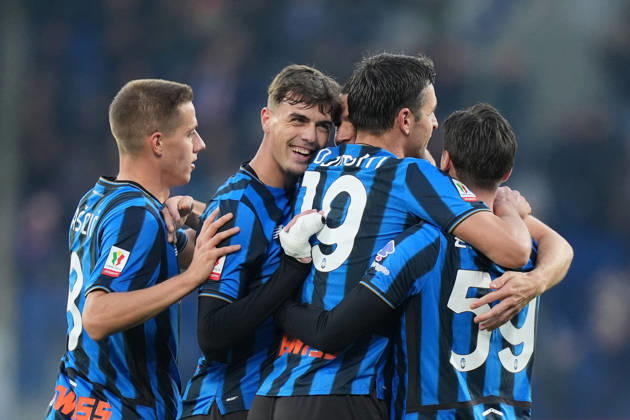 Atalanta™s Marten de Roon celebrates after scoring 2-0 with Atalanta s Mario Pasalic , Atalanta s Daniel Maldini during the Frecciarossa Italian Cup 2025 2026 soccer match between Atalanta and Genoa at New Balance Arena in Bergamo , North Italy , Wednesday , December 03 , 2025. - Soccer Copyright: xSpada LaPressex