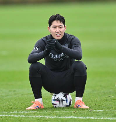 Paris Saint-Germain media day at the PSG Campus POISSY, FRANCE - DECEMBER 04: Player of Paris Saint-Germain (PSG) Lee Kang-in is seen during a training session on media day at the PSG Campus in Poissy, west of Paris, France on December 04, 2025. Mustafa Yalcin Anadolu Poissy France. Editorial use only. Please get in touch for any other usage. Copyright: x2025xAnadoluxMustafaxYalcinx