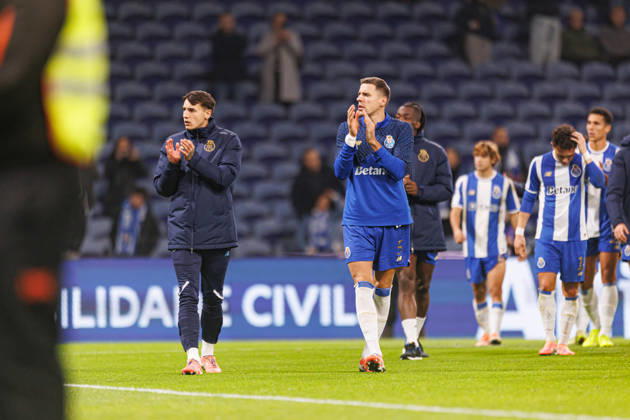 Jakub Kiwior and Jan Bednarek seen during Taca Da Liga 25 26 quarterfinal between teams of FC Porto and Vitoria SC (Bernardo Benjamim Ball Raw Images) Porto Estadio do Dragao Portugal Copyright: xBernardoxBenjamimx bernardobenjamim_porto_vitoria_tacadaliga_2526-137