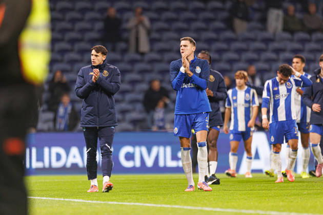 Jakub Kiwior and Jan Bednarek seen during Taca Da Liga 25 26 quarterfinal between teams of FC Porto and Vitoria SC (Bernardo Benjamim Ball Raw Images) Porto Estadio do Dragao Portugal Copyright: xBernardoxBenjamimx bernardobenjamim_porto_vitoria_tacadaliga_2526-138