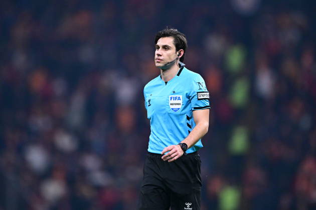 Galatasaray v Samsunspor - Turkish Super Lig ISTANBUL, TURKIYE - DECEMBER 5: Referee Mehmet Turkmen leads Turkish Super Lig week 15 football match between Galatasaray and Samsunspor at RAMS Park in Istanbul, Turkiye on December 5, 2025. Abdulhamid Hosbas Anadolu Istanbul Turkey. Editorial use only. Please get in touch for any other usage. Copyright: x2025xAnadoluxAbdulhamidxHosbasx