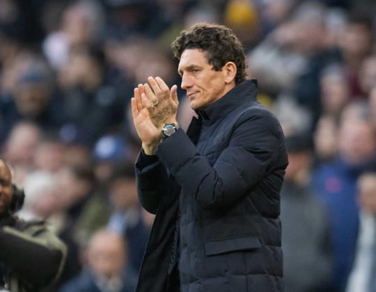 Tottenham Hotspur v Brentford Premier League Tottenham Hotspur Manager Thomas Frank applauds the Brentford fans before the Premier League match at Tottenham Hotspur Stadium, London 06 12 2025 UK Newspapers OUT Copyright: xGraemexWilcocksonx FIL-22607-0033