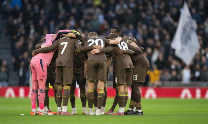 Tottenham Hotspur v Brentford Premier League Brentford huddle before the Premier League match at Tottenham Hotspur Stadium, London 06 12 2025 UK Newspapers OUT Copyright: xGraemexWilcocksonx FIL-22607-0034