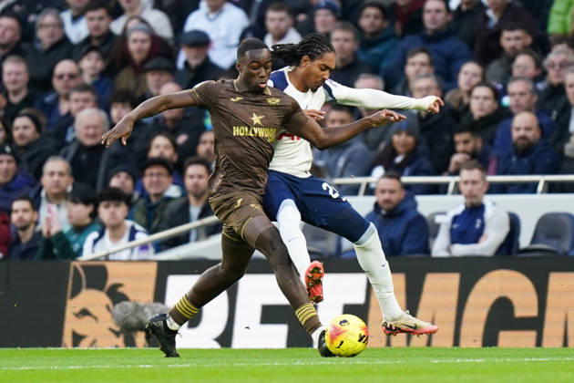 Tottenham Hotspur v Brentford, Premier League Michael Kayode of Brentford and Djed Spence of Tottenham Hotspur battling for the ball during the Tottenham Hotspur v Brentford Premier League match at the Tottenham Hotspur Stadium, London, England on 6 December 2025 Credit: Dylan Hepworth Every Second Media Editorial use only. All images are copyright Every Second Media Limited. No images may be reproduced without prior permission. All rights reserved. Premier League and Football League images are subject to licensing agreements with Football DataCo Limited. see https: www.football-dataco.com Copyright: xIMAGO EveryxSecondxMediax ESM-1700-0031 DylanxHepworthx xEveryxSecondxMediax