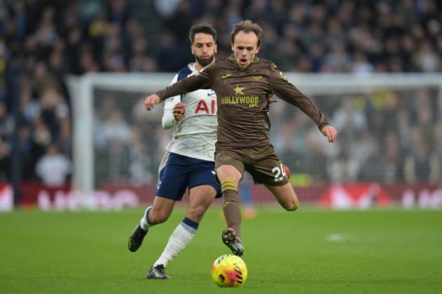 Spurs vs Brentford, Premier League Rodrigo Bentancur of Tottenham Hotspur and Mikkel Damsgaard of Brentford FC during the Spurs vs Brentford, Premier League match at the Tottenham Hotspur Stadium London. London Tottenham Hotspur Stadium UK Copyright: xMartinxDaltonx Spurs_vs_Brentford_061225_MD_269