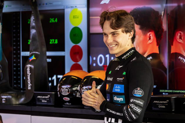 2025 Formula One Abu Dhabi Grand Prix Yas Marina Circuit, Abu Dhabi, United Arab Emirates. 6.December.2025; Oscar Piastri of Australia and McLaren F1 Team during Free Practice 3 Formula One Abu Dhabi Grand Prix (Photo by Jay Hirano) Abu Dhabi Yas Marina Circuit United Arab Emirates Copyright: xJayxHiranox
