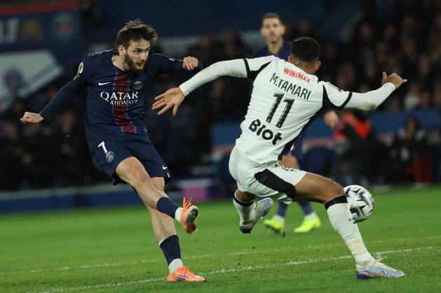FBL FRA LIGUE1 Paris Saint Germain Stade Rennes Khvicha Kvaratskhelia Paris Saint Germain scores a goal, Mousa al Taamari Stade Rennes during the French L1 football match between Paris Saint Germain PSG an Stade Rennes at Parc des Princes Paris ,France, on December 06, 2025 Copyright: JoaquimxFerreira