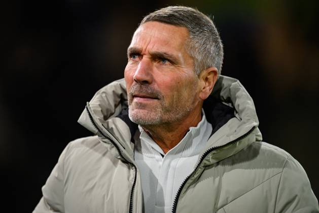 ALMELO , 06 12-2025 , Stadium Asito , season 2025 2026 , Dutch Eredivisie football , match between Heracles Almelo and Telstar , picture shows Heracles Almelo assistent trainer Hendrie Kruzen Heracles - Telstar x32399399x Copyright: