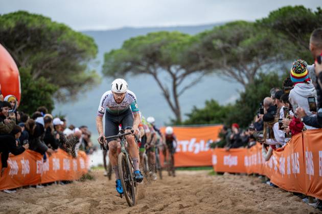 Dutch Joris Nieuwenhuis pictured in action during the men s elite race of the Cyclocross World Cup, in Terralba, Sardinia, Italy, Sunday 07 December 2025, stage 3 (out of 12) in the World Cup of the 2026-2027 season. DAVIDxPINTENS x147208647x