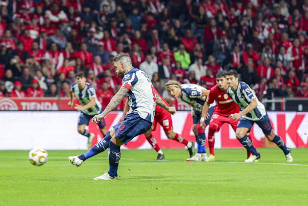 LIGA BBVA MX 2025 LIGA BBVA MX 2025 TOLUCA VS RAYADOS MONTERREY 06122025 TOLUCA, ESTADO DE MEXICO, MEXICO Action photo of Sergio Ramos 93 of Rayados Monterrey, during semifinal game of the Torneo de Apertura 2025 of the BBVA Liga MX, held at the Estadio Nemesio Diez of Toluca, Estado de Mexico against Diablos Rojos del Toluca Action photo of Sergio Ramos 93 of Rayados Monterrey, during semifinal game of the Torneo Apertura 2025 of the BBVA Liga MX, held at the Estadio Nemesio Diez of Toluca, Estado de Mexico against Diablos Rojos del Toluca IMAGENSHOP AGENCIA FOTOGRAFICA TOLUCA ESTADO DE MEXICO MEXICO Copyright: xIMAGENSHOPxAGENCIAxFOTOGRAFICAx