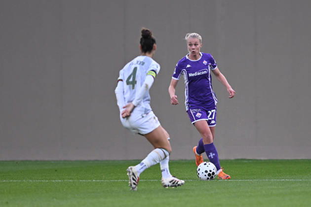 CALCIO - Serie A Femminile - ACF Fiorentina vs Ternana Women Katia Tryggvadotti Fiorentina) agains Pacioni Elenora (Ternana) during ACF Fiorentina vs Ternana Women, Italian football Serie A Women match in Bagno a Ripoli (FI), Italy, December 07 2025 Bagno a Ripoli (FI) Italy Copyright: xIPAxSport ABACAx