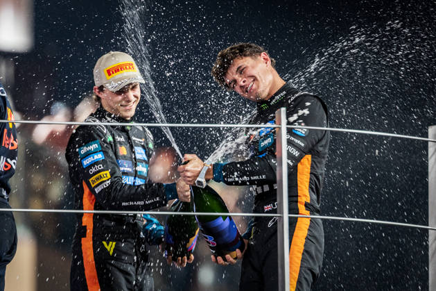2025 Formula One Abu Dhabi Grand Prix Yas Marina Circuit, Abu Dhabi, United Arab Emirates 7.December.2025; Lando Norris of Great Britain and McLaren F1 Team on the podium during Formula One Abu Dhabi Grand Prix (Photo by Jay Hirano) Abu Dhabi Yas Marina Circuit United Arab Emirates Copyright: xJayxHiranox