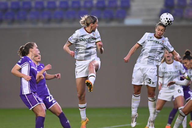 CALCIO - Serie A Femminile - ACF Fiorentina vs Ternana Women Breitner Stephanie (Ternana) header during ACF Fiorentina vs Ternana Women, Italian football Serie A Women match in Bagno a Ripoli (FI), Italy, December 07 2025 Bagno a Ripoli (FI) Italy Copyright: xIPAxSport ABACAx