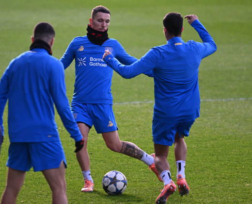 0912 2025, xophax, Football , UEFA Champions League , 2025 2026 , Bayer Leverkusen , Training before the match against Newcastle United Alejandro Grimaldo , center Bayer 04 Leverkusen Leverkusen