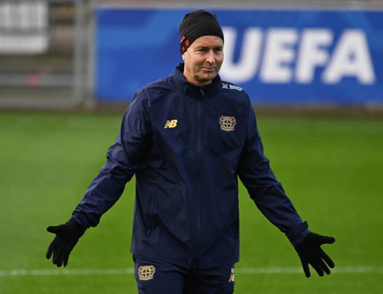 0912 2025, xophax, Football , UEFA Champions League , 2025 2026 , Bayer Leverkusen , Training before the match against Newcastle United Coach Kasper Hjulmand Bayer 04 Leverkusen Leverkusen