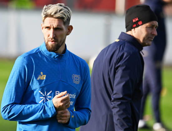 0912 2025, xophax, Football , UEFA Champions League , 2025 2026 , Bayer Leverkusen , Training before the match against Newcastle United Coach Kasper Hjulmand Bayer 04 Leverkusen and Robert Andrich , left Bayer 04 Leverkusen Leverkusen