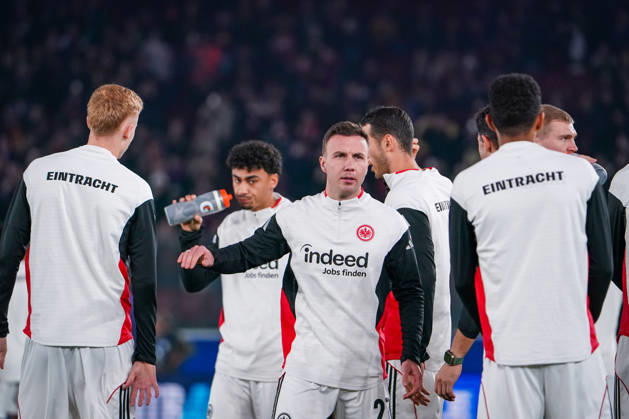Football UEFA Champions League 2025 26, 6 Matchday FC Barcelona vs Eintracht Frankfurt Camp Nou Barcelona Eintracht Player Warm Up with Mario Götze Mario Gotze Eintracht Frankfurt, 27 Barcelona Province Barcelona Spain Copyright: xJOERANxSTEINSIEKx