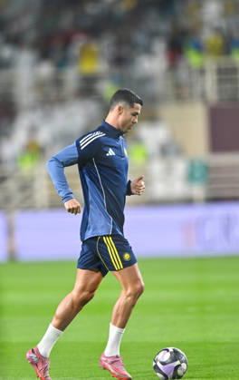 Al Nassr v Al Wahda - Friendly Match ABU DHABI, UNITED ARAB EMIRATES - DECEMBER 10: Cristiano Ronaldo of Al Nassr warms up before the friendly football match between Al Nassr and Al Wahda at Al Nahyan Stadium in Abu Dhabi, United Arab Emirates on December 10, 2025. Waleed Zein Anadolu Abu Dhabi United Arab Emirates. Editorial use only. Please get in touch for any other usage. Copyright: x2025xAnadoluxWaleedxZeinx