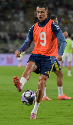 Al Nassr v Al Wahda - Friendly Match ABU DHABI, UNITED ARAB EMIRATES - DECEMBER 10: Cristiano Ronaldo of Al Nassr warms up before the friendly football match between Al Nassr and Al Wahda at Al Nahyan Stadium in Abu Dhabi, United Arab Emirates on December 10, 2025. Waleed Zein Anadolu Abu Dhabi United Arab Emirates. Editorial use only. Please get in touch for any other usage. Copyright: x2025xAnadoluxWaleedxZeinx