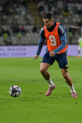 Al Nassr v Al Wahda - Friendly Match ABU DHABI, UNITED ARAB EMIRATES - DECEMBER 10: Cristiano Ronaldo of Al Nassr warms up before the friendly football match between Al Nassr and Al Wahda at Al Nahyan Stadium in Abu Dhabi, United Arab Emirates on December 10, 2025. Waleed Zein Anadolu Abu Dhabi United Arab Emirates. Editorial use only. Please get in touch for any other usage. Copyright: x2025xAnadoluxWaleedxZeinx
