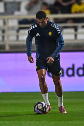 Al Nassr v Al Wahda - Friendly Match ABU DHABI, UNITED ARAB EMIRATES - DECEMBER 10: Cristiano Ronaldo of Al Nassr warms up before the friendly football match between Al Nassr and Al Wahda at Al Nahyan Stadium in Abu Dhabi, United Arab Emirates on December 10, 2025. Waleed Zein Anadolu Abu Dhabi United Arab Emirates. Editorial use only. Please get in touch for any other usage. Copyright: x2025xAnadoluxWaleedxZeinx